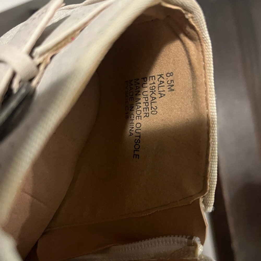 Boots - Picture 4 of 5